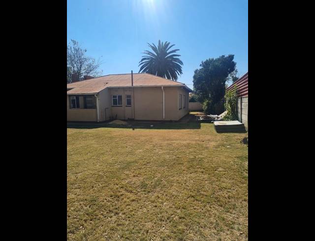 7 BEDROOM HOUSE FOR SALE IN WESTONARIA